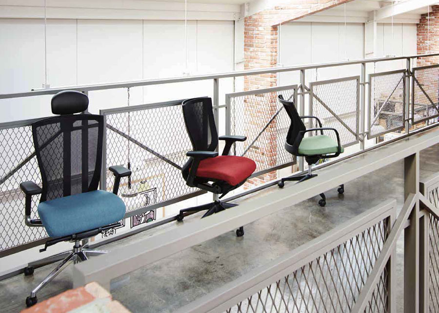 La mejor silla de oficina ergonómica significa el no sentir que estas sentado. La T50 de Fursys tiene funcionalidades altamente sofisticadas para darle libertad a tu cuerpo mientras permaneces sentado. La T50 promete "la libertad que todo tu cuerpo disfruta" al momento de sincronizar tu cuerpo con la silla.